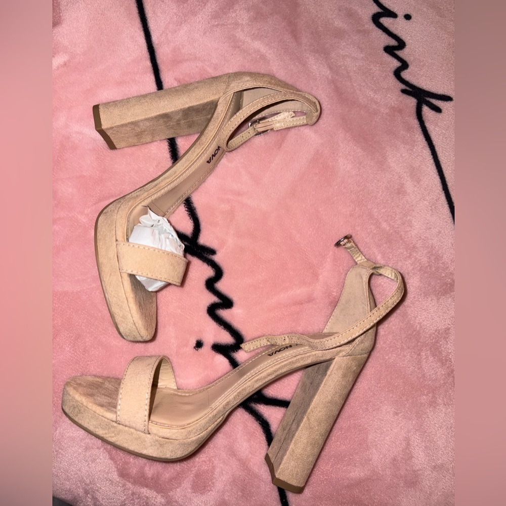 Fashion Nova heels BN